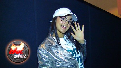 Syuting di Barcelona, Amanda Rawles Ketinggalan Pesawat - Hot Shot 07 Oktober 2017