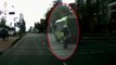 İstanbul trafiğinde tehlikeli hareketler: Motosiklet sürücüsü tek teker üzerinde