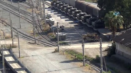 Hatay Sınırına Askeri Sevkiyat Sürüyor