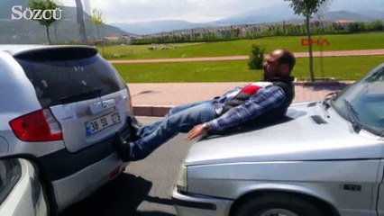 Çekme halatı yerine bacaklarını kullandı