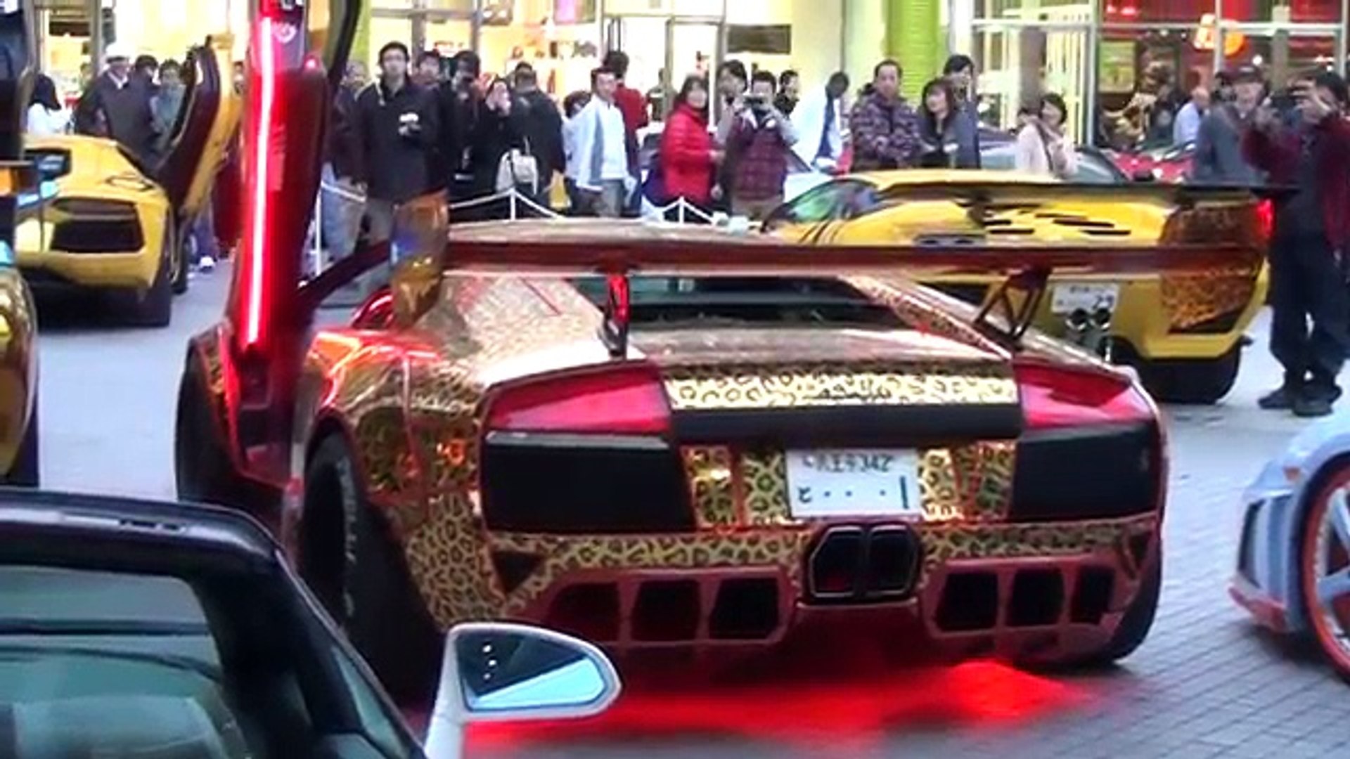 エンジンサウンドが凄い ランボルギーニ集団 搬出の様子 Hd 世界最強諸星一家 スーパーカー 影片 Dailymotion