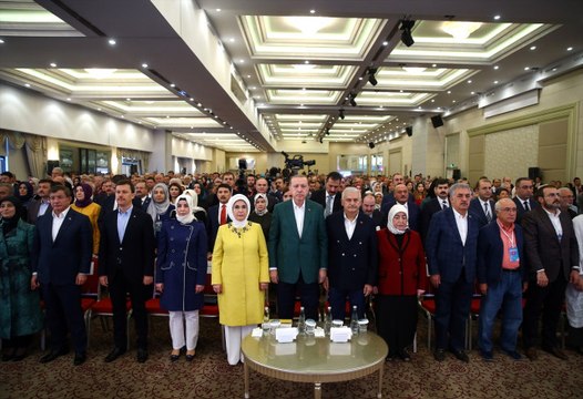 AK Parti Kampına Cemil Çiçek'in Spor Tarzı Damga Vurdu