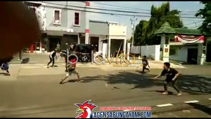 Kids jaman now main gasing terus muter maju dikit mundur dikit lagi