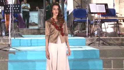 Diyarbakır Tarihi İçkale'de Sanat Musikisi Eşliğinde Defile