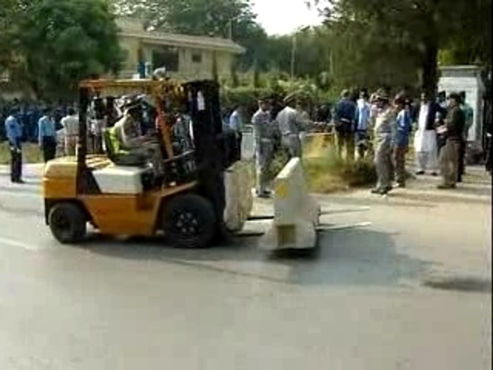 Pakistan : Benazir Bhutto assignée à résidence