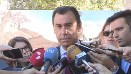 Maillo pide a Puigdemont que no se tire a una piscina sin agua