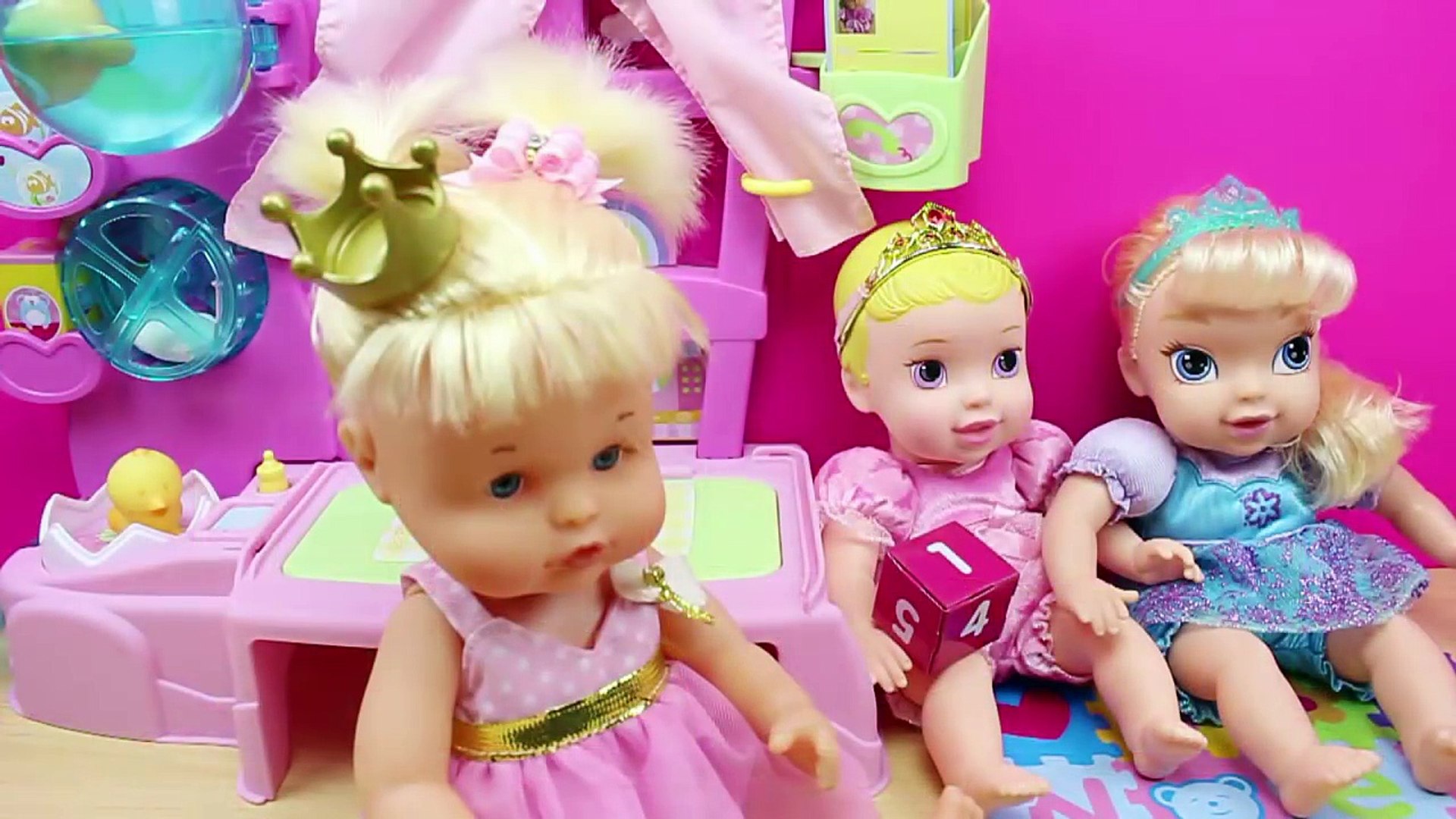 Vuelta al Cole - Primer día de Guardería de La Bebé Nenuco Princesa Cuca Bebé Elsa y Aurora - Vidéo Dailymotion