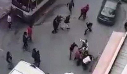 İstanbul’da minibüsçü-korsan taksici kavgası: Testere, bıçak, sopalarla birbirlerine girdiler