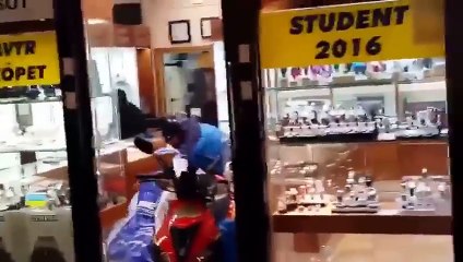 In questo centro commerciale avviene la rapina più...