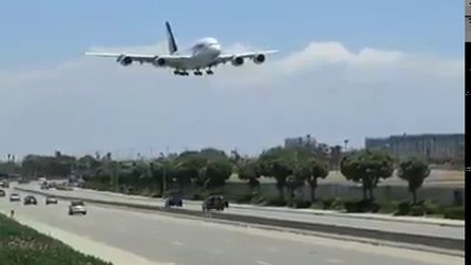 Gaint Airbus A380 landing at LAX