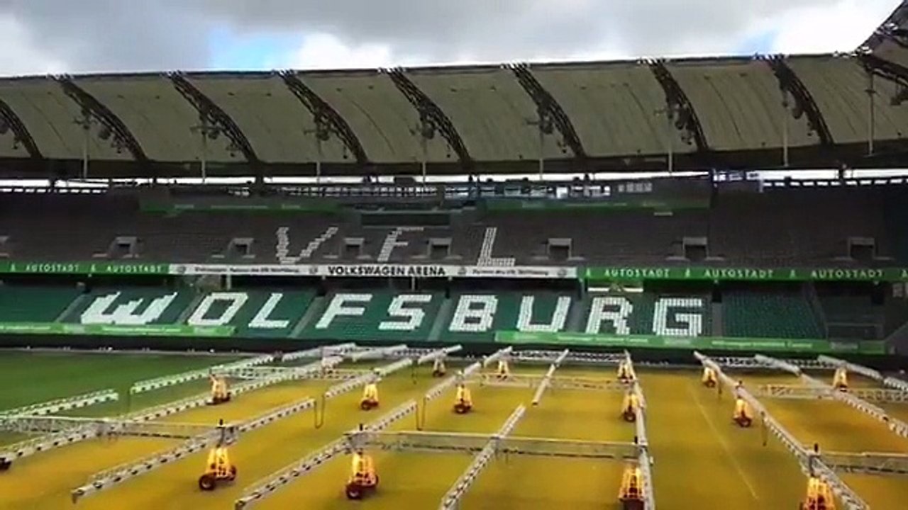 Le stade de Wolfsburg bouge dans tous les sens pendant la tempête Xavier