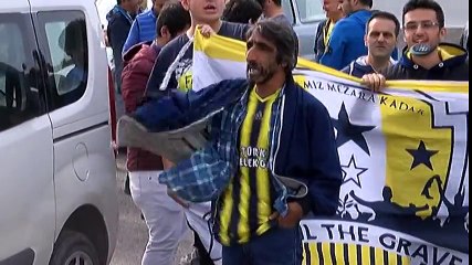 Fenerbahçe Taraftarları, Demirören'i İstifaya Davet Etti