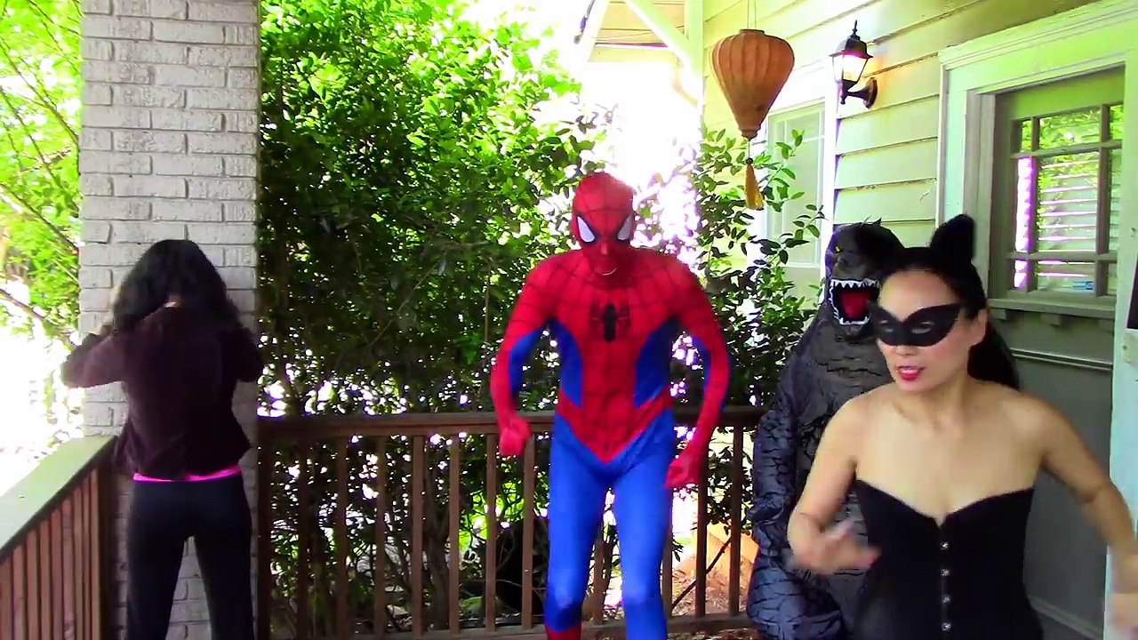 Spiderman & Catwoman vs Zombie: Scary Hide & Seek game