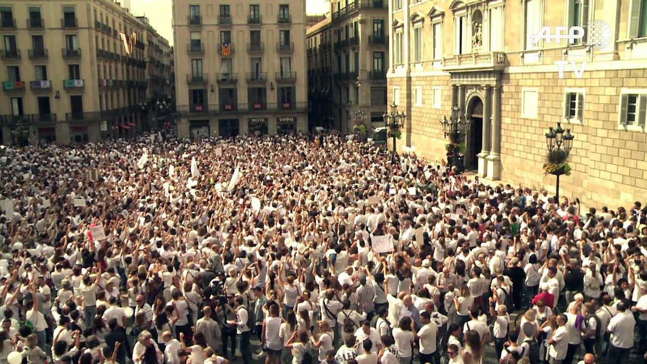 Protesters in Barcelona demand "unity" over Catalonia crisis