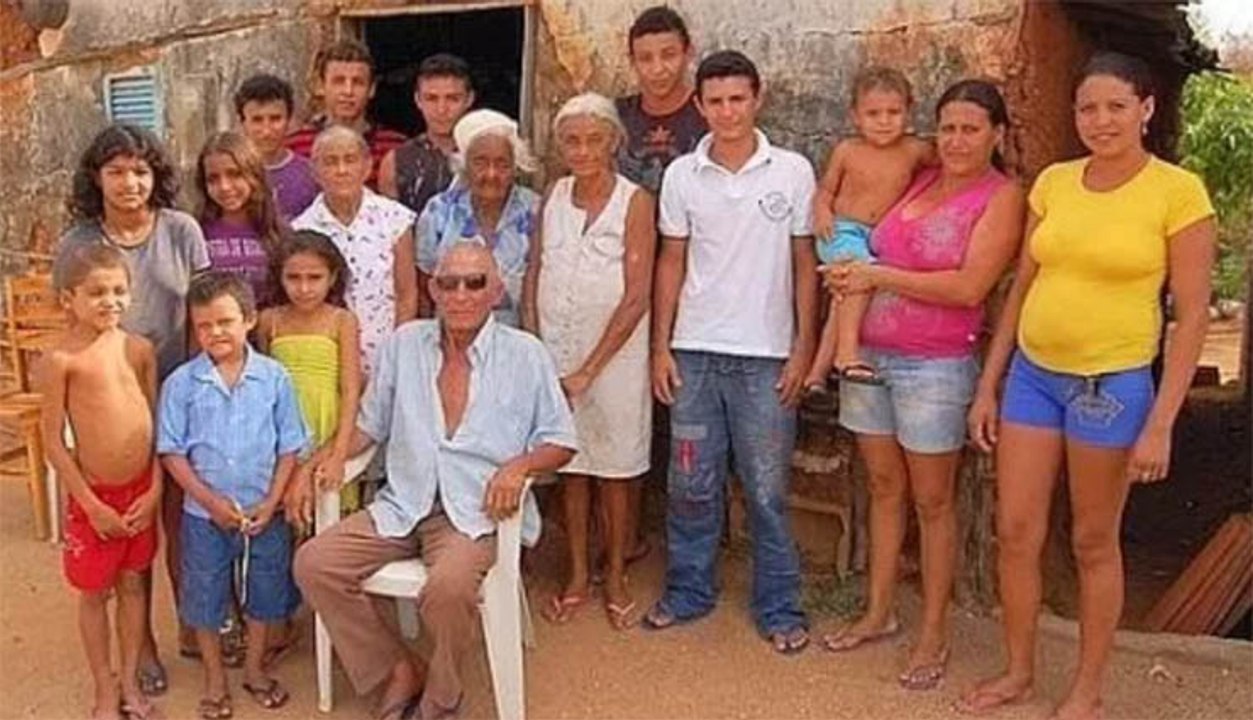 Este homem tem 33 filhos... Mas 17 deles são da cunhada e 1 da sogra!