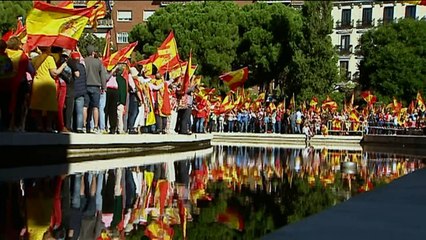 Miles protestan en España pidiendo diálogo o unidad