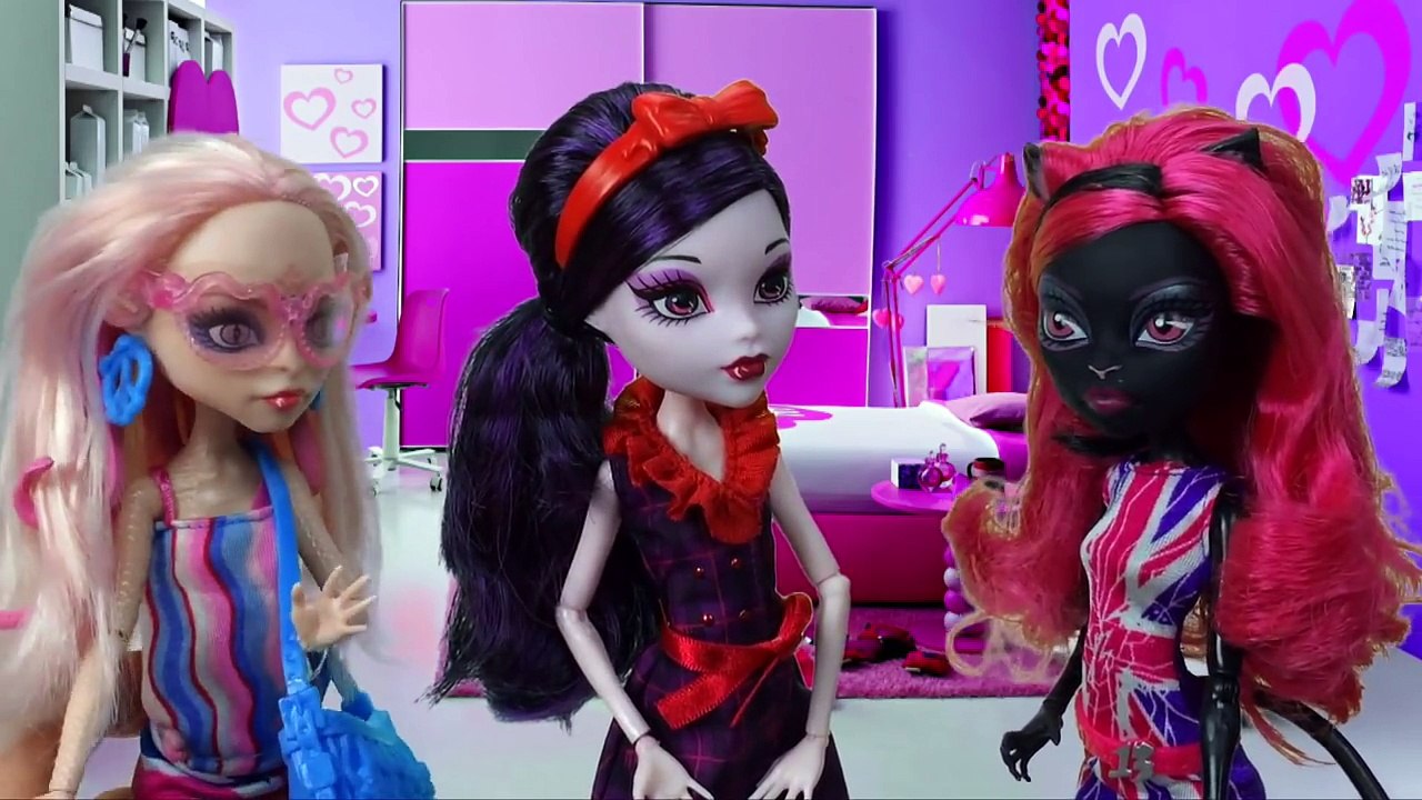 Monster High Dolls Mystery Series with Elissabat, Catty Noir, Clawd Wolf and more