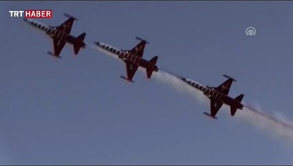 Türk Yıldızları "25. Yıl Gösterisi" ile nefes kesti