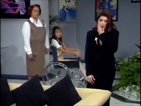 Maria do Bairro - Esperança dá uns tapas na cara de Soraya