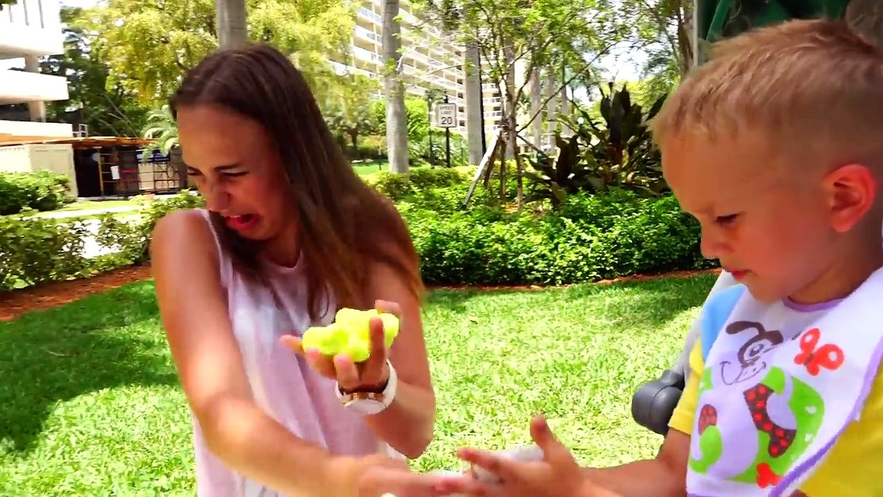 Bad Baby Дети в Холодильнике! Hidden Crying Baby Family Fun Kids Pretend Playtime