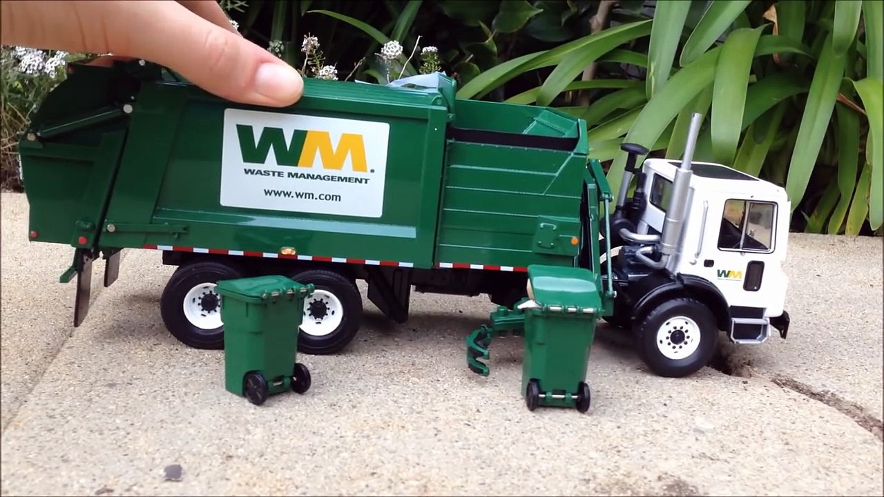 First Gear Garbage Trucks Action with Hopper Shots