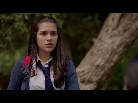 Kızlar, Cemre'nin halasından şüpheleniyor... - Kırgın Çiçekler 45. Bölüm - atv