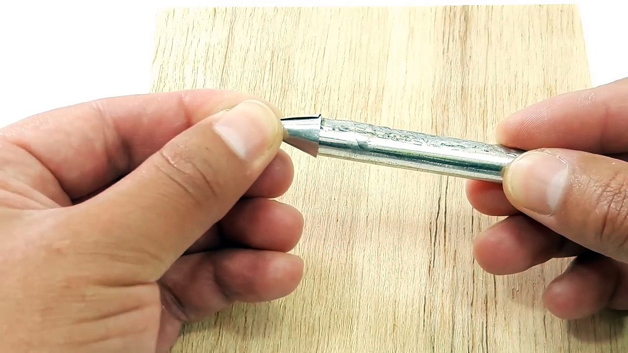 Cómo hacer Una Pistola de Silicona Casera (Muy fácil de hacer)