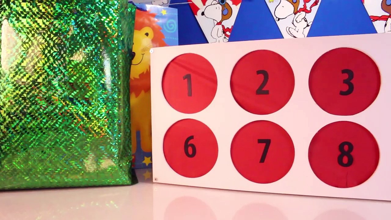 The PEANUTS Movie Toys PUNCHBOX SURPRISE CHALLENGE Charlie Brown Snoopy Dog House Toypals.tv
