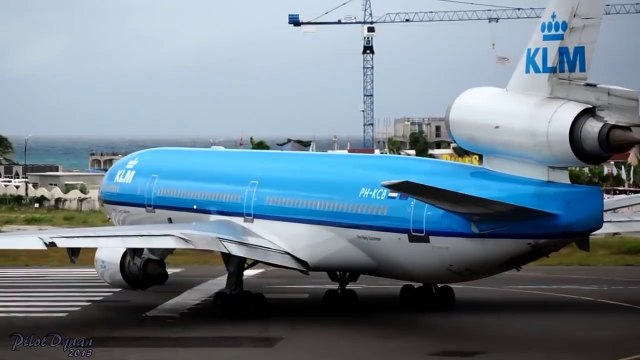 McDonnell Douglas MD-11 Climbing like a Rocket from Princess Juliana, St Maarten
