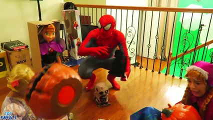 Spiderman & Anna Are In Love With Each Other? Frozen Elsa Starts Crying! w/ Snow White, Hulk & Toys!