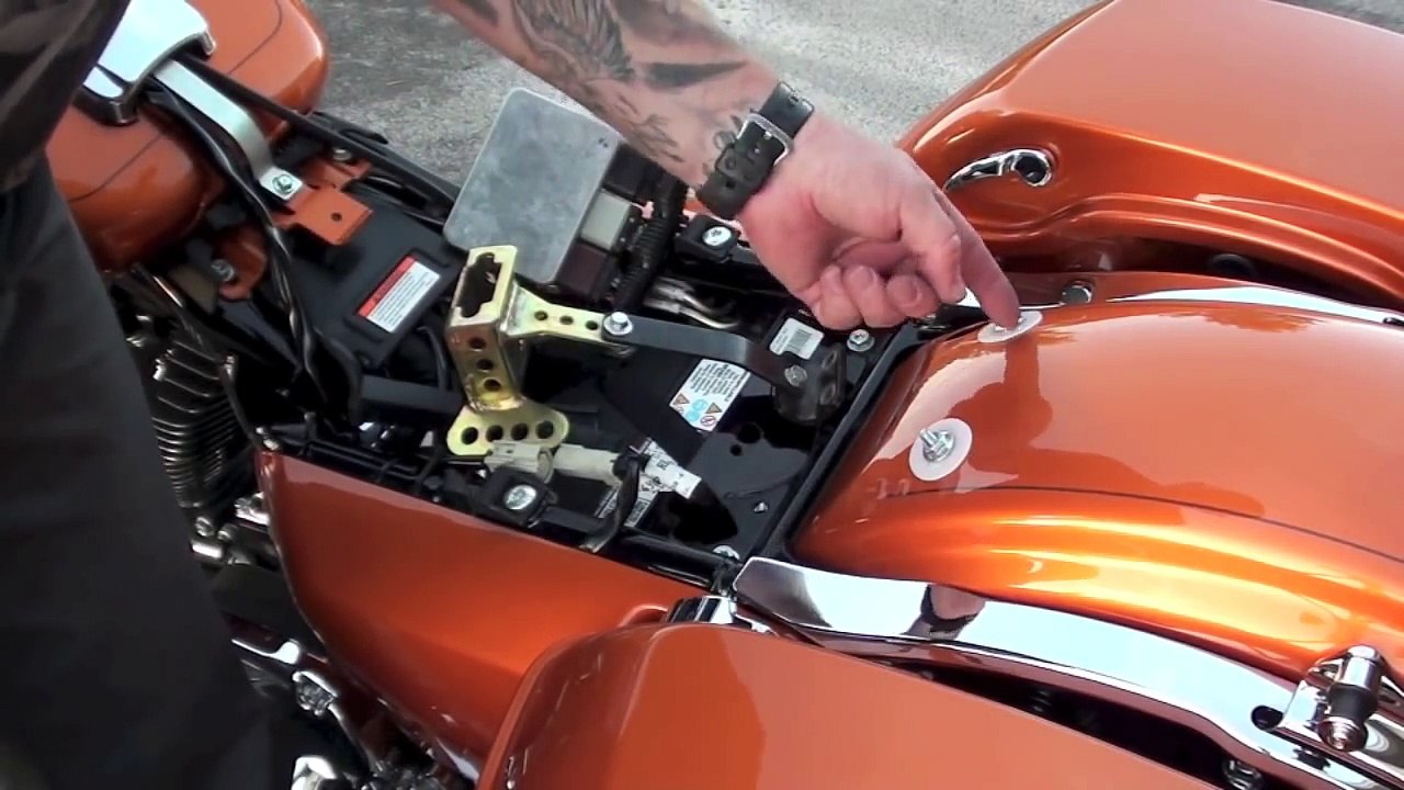Install detachable rider backrest on new Harley Davidson Touring | Law Abiding Biker Podcast