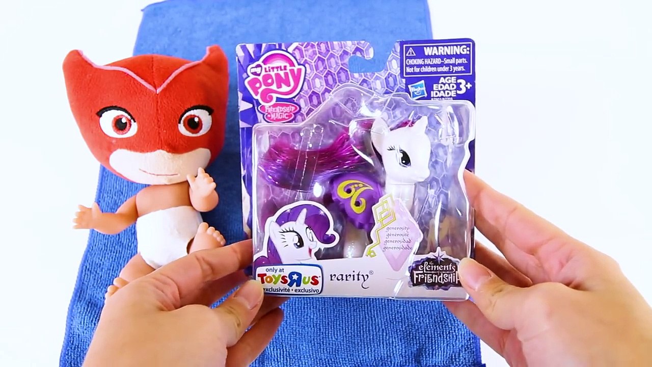 Baby Diapers - Babysit Paw Patrol, Spiderman, Trolls and Batman with Toys | Ellie Sparkles