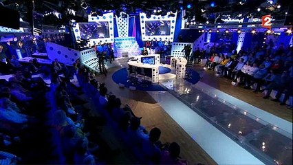 Affaire Angot - Voici le message lu à l'antenne hier soir par Laurent Ruquier: "Parmi ceux qui nous attaquent je vois pa