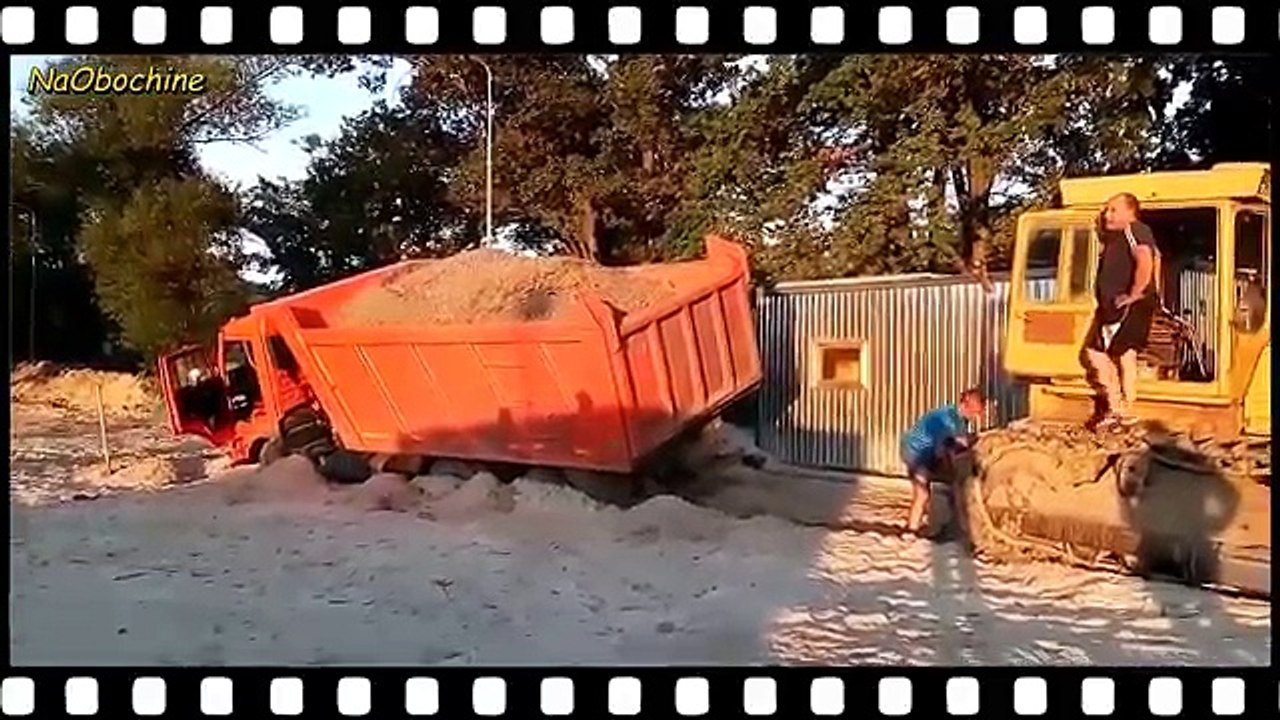 УРАЛ, КАМАЗ ГАЗ 66 в не равной борьбе с бездорожьем! Иногда в этой схватке побеждает бездорожье!