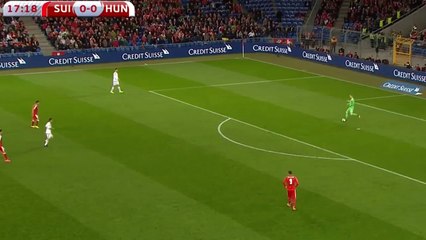 Błąd bramkarza WĘGlERi 1:0 dla SZWAJCARll.