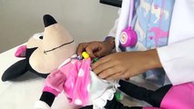 DOC MCSTUFFINS GIVES MINNIE MOUSE SURGERY Bad Baby Sarah Giant Coke Gumballs Disney Toys Kids Movie