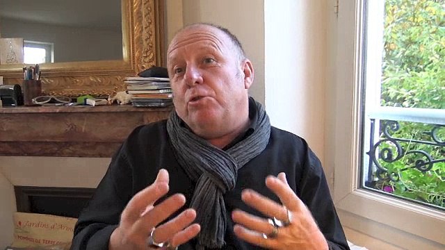 Caillassage du car de supporters Sochaliens : André Milot estime que ces voyous doivent être interdits de stade à l'AJA