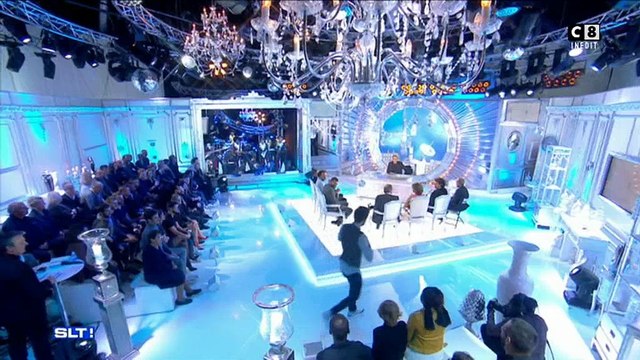 Anne Nivat agacée d'être présentée comme la femme de Jean-Jacques Bourdin dans Salut les Terriens