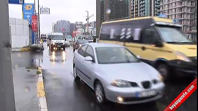 E-5’te ki zincirleme kaza trafiği durma noktasına getirdi