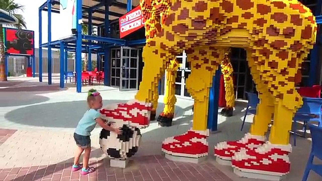 Настя в парке Леголенд играет на детской площадке лего Влог развлечения для детей Legoland for kids