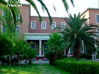 Kατι τρεχει με τους διπλα 01