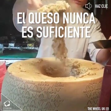Ils cuisinent les pates directement dans la meule de Parmesan...