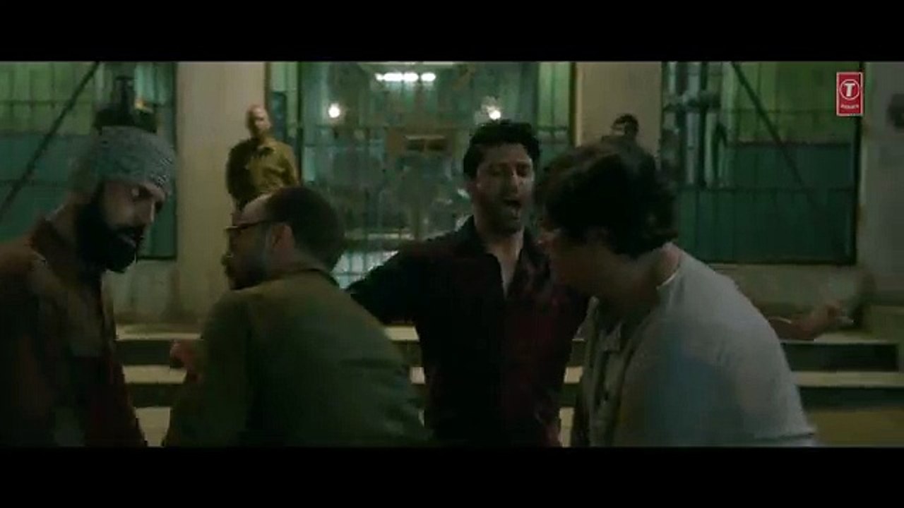 Teen Kabootar Full Video Song _ Lucknow Central_Farhan,Gippy _Arjunna Harjaie ft Raftaar Divya Mohit - YouTube (360p)