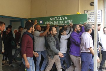 Düğün Sonrası Suriyelilerle Mahalleli Arasında Kavga: 1 Ölü, 2 Yaralı