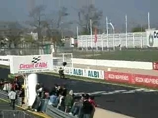 RSS3 run carl contre un aerox rouge en team.