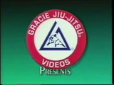 Gracie Jiu-Jitsu Basics Vol. 1 Close the distance - Escaping from the Mount