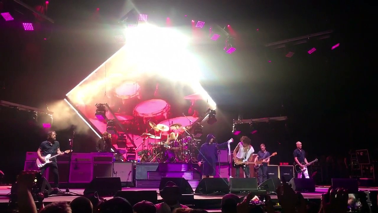 Foo Fighters feat Liam Gallagher & Joe Perry : Come Together cover - The Beatles