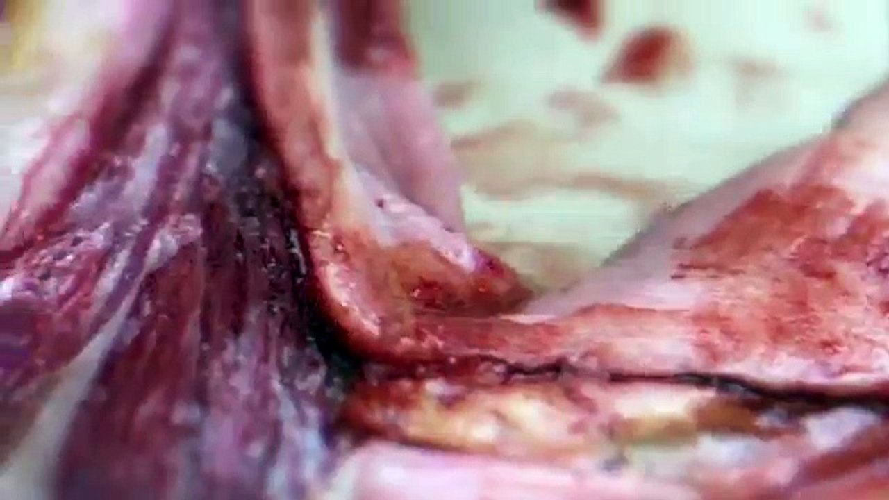 Surgical incision - Sculpting with modelling wax SFX makeup tutorial
