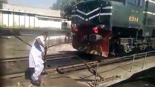 HOW to turn back train engine