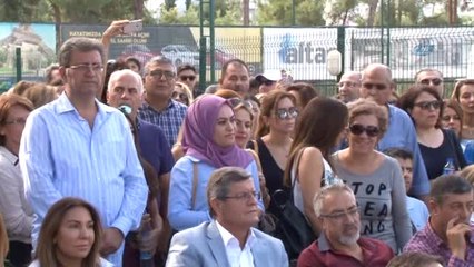 Hülya Avşar Sporculara Ödüllerini Verdi